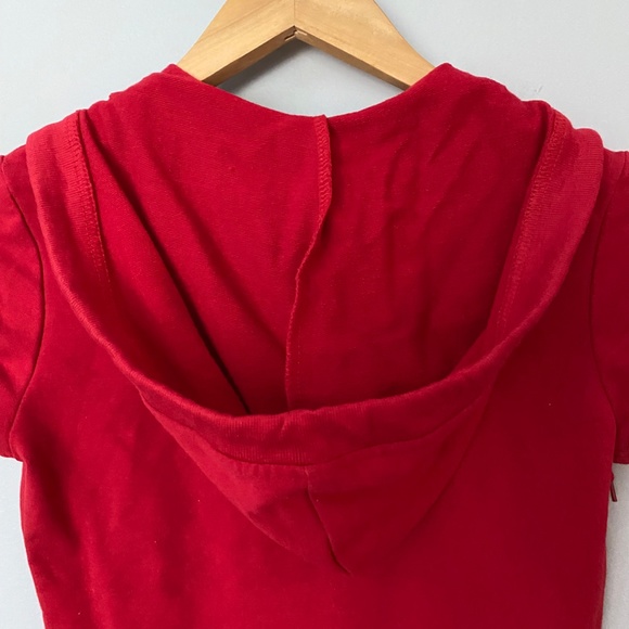 Red Short Sleeved Sweatshirt with Hood Buttons and Gathering - Picture 12 of 16